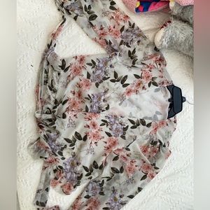 Cute SHEIN floral top, combines with almost anything and any color, comfortable